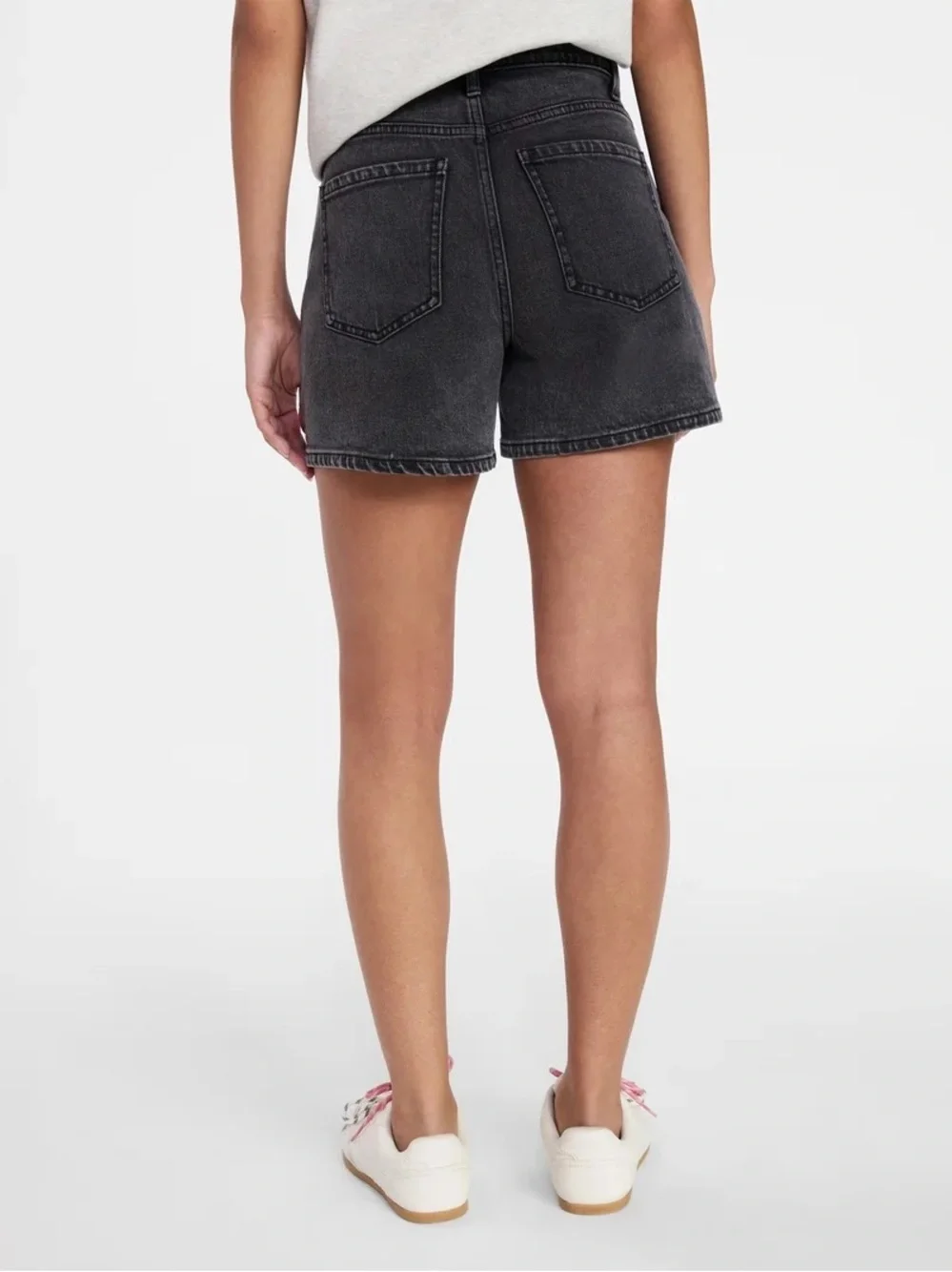 Time and Tru Women's High-Rise 5” Inseam Denim Shorts NWT